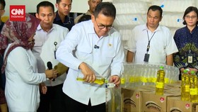 VIDEO: Ketahuan Kurangi Isi Minyakita, Pabrik di Karawang Disegel