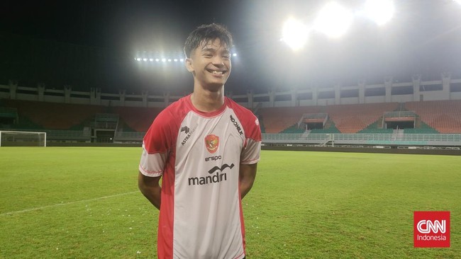 Pelatih Nova Arianto melarang pemain Timnas Indonesia U-17 aktif bermain media sosial selama masa persiapan menuju Piala Asia U-17 2025.