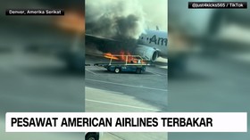 VIDEO: Pesawat American Airlines Terbakar