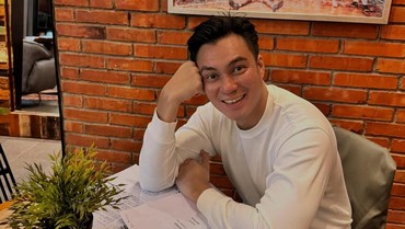 Curahan Hati Baim Wong Saat Ziarah ke Makam Ibunda: di Antara Tangisan Ini...