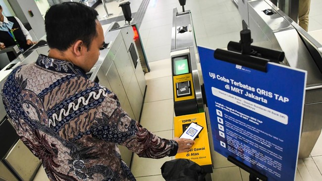Bank Indonesia (BI) resmi meluncurkan Quick Response Code Indonesian Standard Tanpa Pindai (QRIS Tap) pada Jumat (14/3) ini. Berikut cara pakainya.