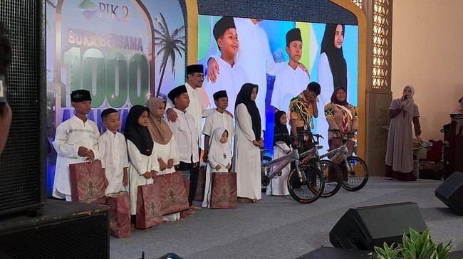 ASG memberi santunan kepada 1.000 anak yatim dalam acara buka puasa bersama di Menara Syariah PIK 2.