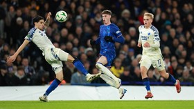FOTO: Kevin Diks Bikin Chelsea Susah Payah Menang