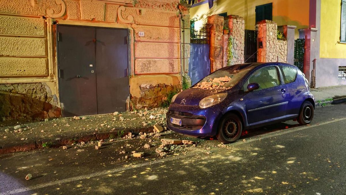 Gempa di Naples Italia Akibatkan Gedung-gedung Rusak, Warga Panik