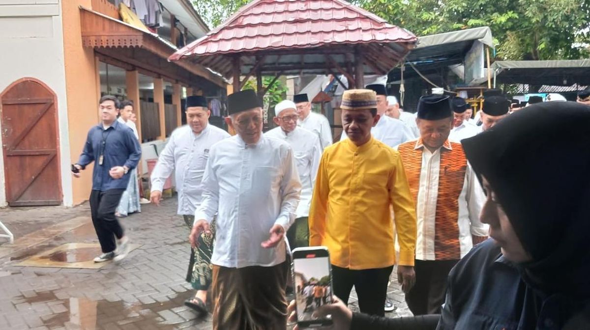 Tanpa Agenda Politik, Bahlil Kunjungi Ponpes Tebuireng dan Ziarah