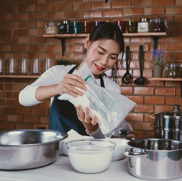 Si Hobi Baking, 5 Zodiak yang Paling Semangat Bikin Kue Lebaran