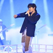 Penuh Pesona, Intip Potret J-Hope BTS dalam Balutan Koleksi Coach Fall 2025