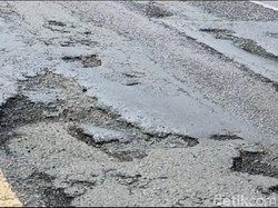 Jelang Mudik 2025, Lubang Jalan di Jalur Pantura Cirebon Jadi Sorotan