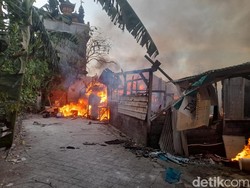 Kebakaran Dahsyat di Tanjung Benoa, 25 Kos Ludes