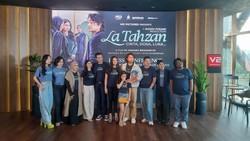 Sinopsis 'La Tahzan' Film Perselingkuhan Ariel Tatum dan Deva Mahenra