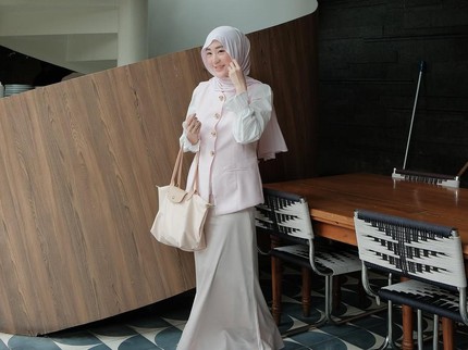Ide Outfit Bukber ala Larissa Chou, Tampil Anggun dengan Rok hingga Gamis
