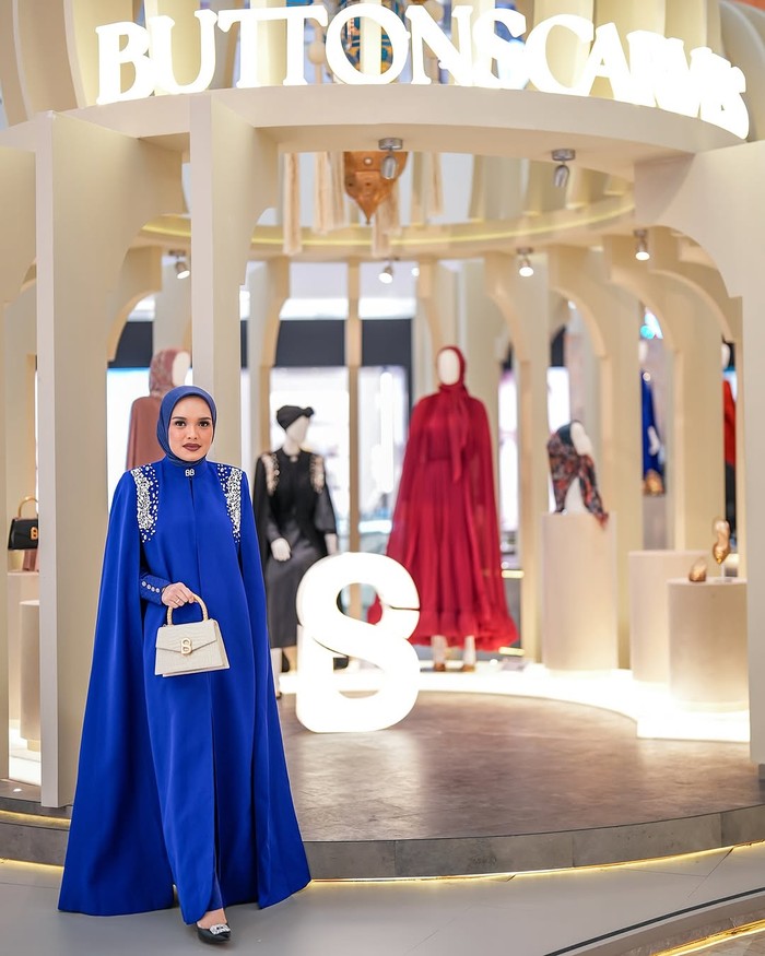 Linda Anggrea Buttonscarves