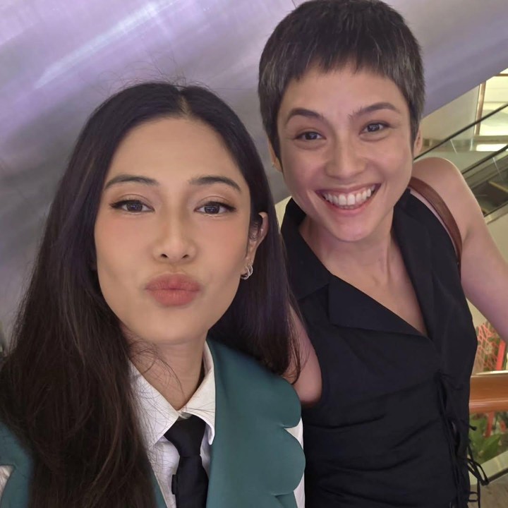 <p>Mariana juga tampil percaya diri dengan potongan rambut barunya ini kala hangout bersama teman-teman. Belum lama ini, ia diketahui bertemu dengan Dian Sastrowardoyo. (Foto: Instagram: @therealdisastr)</p>