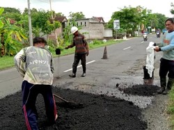 Dinas PUPR Tulungagung Intensifkan Perbaikan Jalan Jelang Lebaran