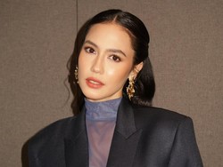 Baru Tiba di Indonesia, Pevita Pearce Langsung ke Makam Vidi Aldiano