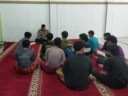 Saat Belasan ABG Tawuran di Jakbar Masuk Pesantren Kilat di Kantor Polisi