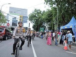 Kapolres Lamongan Pimpin Patroli Bersepeda Pastikan Keamanan Jelang Berbuka