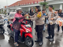 Polres Pasuruan Kota Bagi-bagi Takjil dan Buka Puasa Bersama Jurnalis