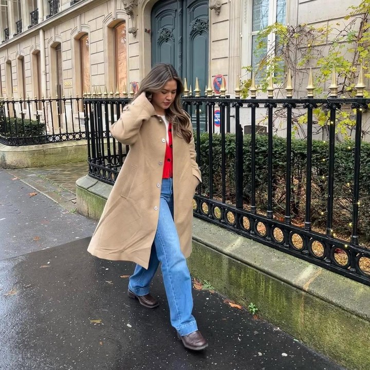 <p>Selain pandai dalam bernyanyi, Bunda satu anak ini juga piawai dalam padu padan pakaian. Bahkan, penampilannya dengan <em>outfit</em> yang kece pun sering kali menjadi inspirasi banyak orang. (Foto: Instagram@raisa6690)</p>