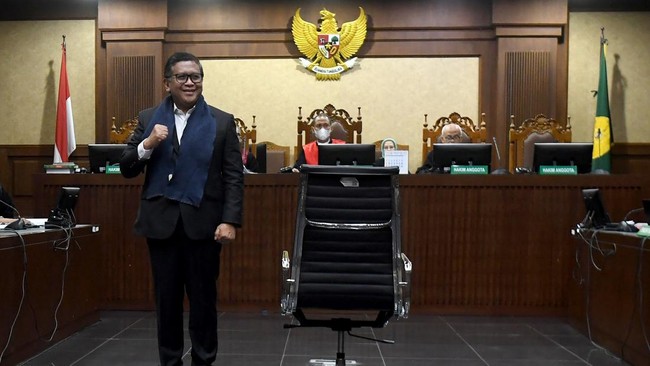 Sejak resmi ditetapkan sebagai tersangka kasus perintangan penyidikan kasus Harun Masiku, Hasto Kristiyanto menunjukkan beberapa perlawanan selama proses hukum.