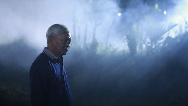 Sinopsis Singsot: Film ini mengisahkan teror yang menimpa seorang bocah dan sebuah desa setelah ada pantangan yang dilanggar, bersiul kala malam hari.
