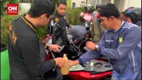 VIDEO: Isi Pertamax, Puluhan Kendaraan Mogok, Polisi Segel SPBU