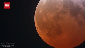 VIDEO: Fenomena Blood Moon Terangi Langit Los Angeles