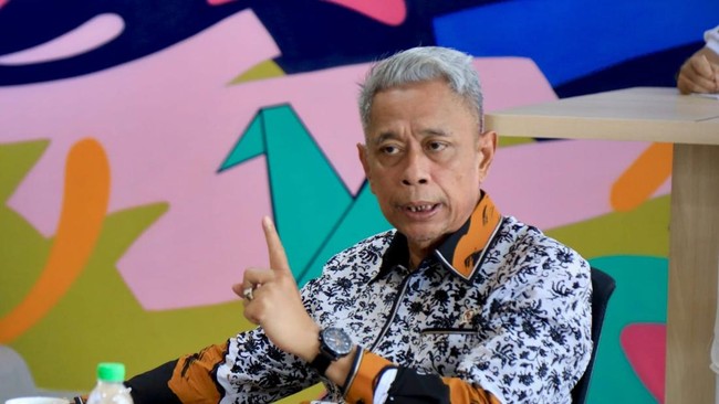 Wamensos Agus Jabo Priyono menjelaskan polemik anggaran sepatu Rp27 miliar untuk Sekolah Rakyat, menegaskan itu pagu, bukan harga beli.
