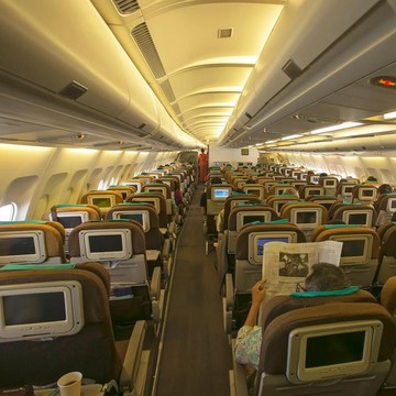 4 Aturan Tidak Tertulis saat Naik Pesawat yang Perlu Dipahami Penumpang