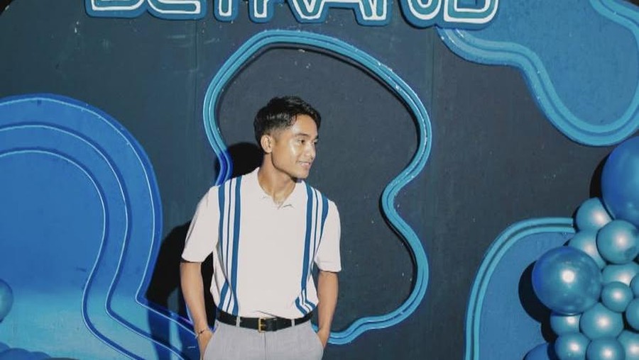Betrand Peto Rayakan Pesta Ulang Tahun ke-20 dengan Banyak Kue Betrand Peto Rayakan Pesta Ulang Tahun ke-20 dengan Banyak Kue