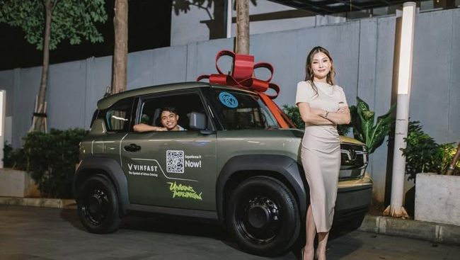 Bahagianya Betrand Peto Dapat Kado Mobil dari Sarwendah