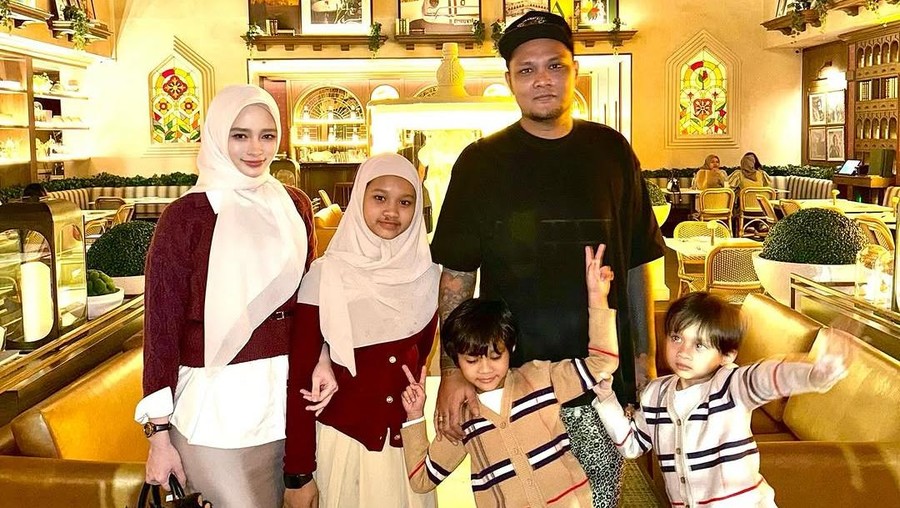 Inara Rusli Buka Puasa Bareng Virgoun dan Anak&comma; Netizen&colon; Orang Tua yang Luar Biasa