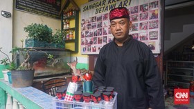 Sentuhan KUR BRI dan Miniatur Ondel-ondel Babeh Lukman