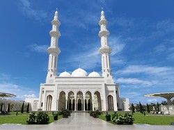Masjid Megah Malaysia yang Dikunjungi Mantan Bintang Porno Rae Lil Black