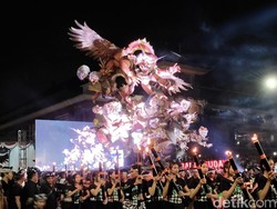 Puluhan Finalis Beradu, Ratusan Warga Badung Padati Pawai Lomba Ogoh-ogoh