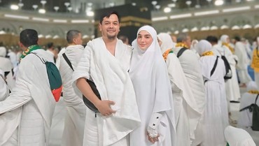 img-title Perdana Umrah & Lihat Ka'bah, Siva Aprilia: Malu Sama Tuhan karena Banyak Dosa
