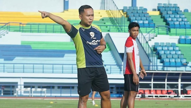 Sofie Imam Faizal akan menjadi satu-satunya asisten pelatih yang dipercaya Patrick Kluivert menangani Timnas Indonesia.