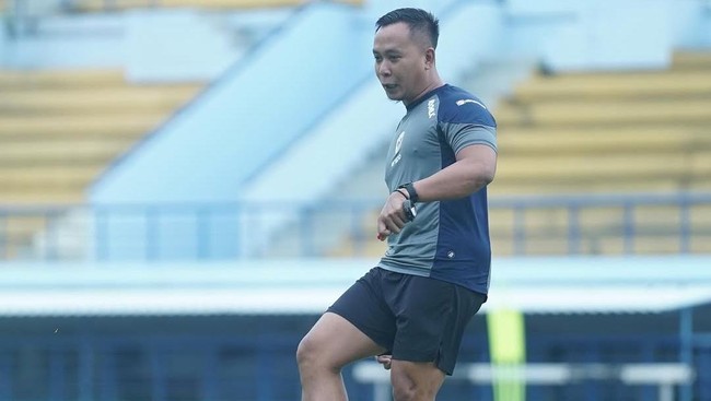Sofie Imam Faizal akan menjadi satu-satunya asisten pelatih yang dipercaya Patrick Kluivert menangani Timnas Indonesia.
