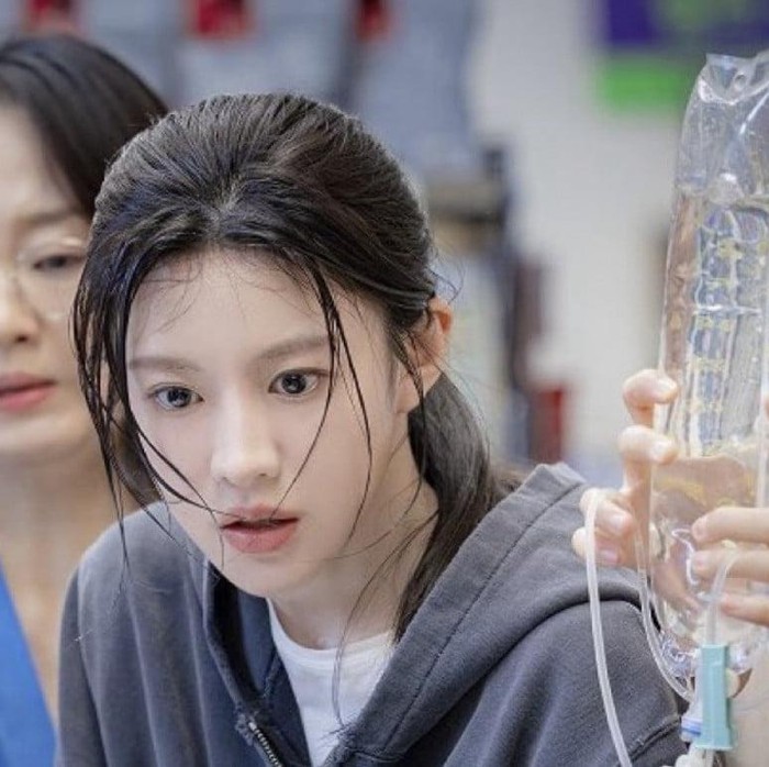 Still Cut Go Youn Jung sebagai Oh Yi Young di 'Resident Playbook'/Foto: tvN