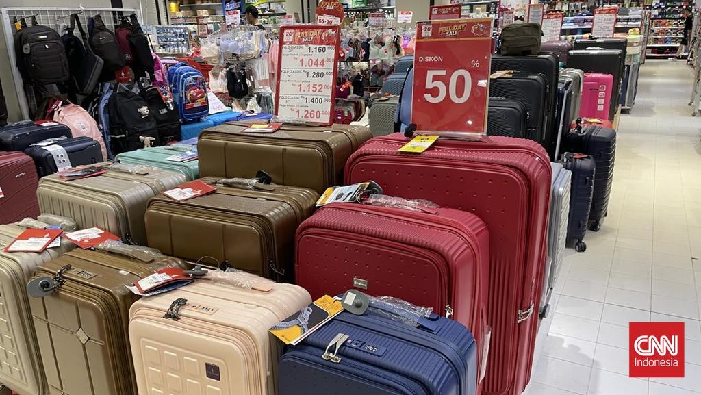 Libur Akhir Tahun Tiba, Beli Koper di Transmart Diskon hingga 70%