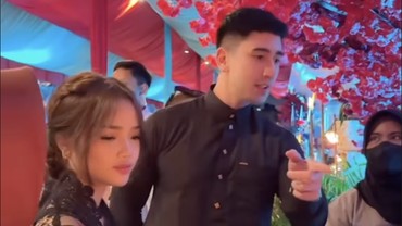 Usai Liburan Bareng, 7 Momen Verrell Bramasta Bawa Fuji Buka Bersama Keluarga