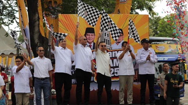 Wakil Ketua DPR RI Sufmi Dasco Ahmad melepas 100 bus dalam program mudik gratis Pulang Basamo yang mengantarkan ribuan warga ke kampung halaman di Sumbar.