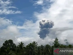 Gunung Dukono di Malut Erupsi, Ketinggian Abu Vulkanik Capai 3 Km