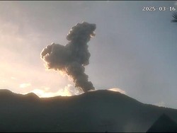 Marapi Erupsi Lagi, Semburkan Abu Selama 2 Menit 35 Detik