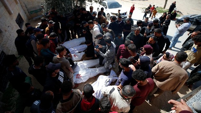 Sebanyak lebih dari 200 warga Palestina dilaporkan tewas sejauh ini imbas serangan udara Israel ke Gaza yang kembali membabi-buta pada Selasa (18/3) dini hari.