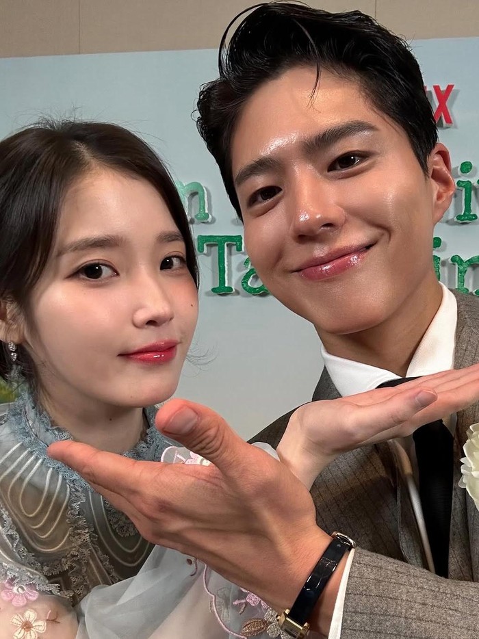 IU merupakan lawan main Park Bo Gum dalam drakor When Life Gives You Tangerines./Foto: Instagram/dlwlrma