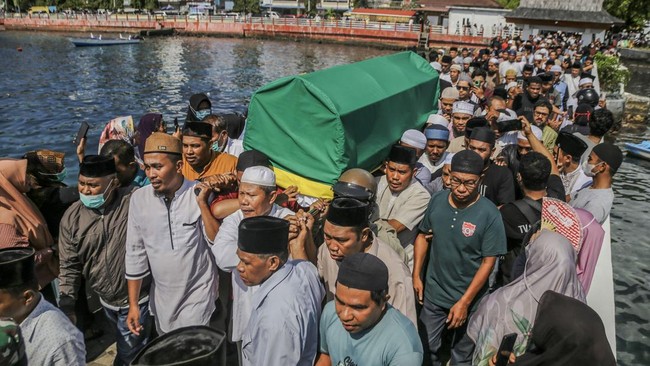 Status tersangka mantan Gubernur Maluku Utara Abdul Gani Kasuba dalam kasus dugaan pencucian duit gugur otomatis setelah nan berkepentingan meninggal dunia.