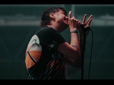 img-title Vokalis The Strokes Nyanyi Lagu Soal Palestina dan Intifada di TV, Langsung Disensor