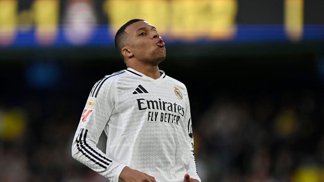 Kylian Mbappe mencetak gol dan mengantar Real Madrid menang atas Villarreal. Gol Mbappe itu membuat dirinya memecahkan torehan gol Ronaldo Nazario.