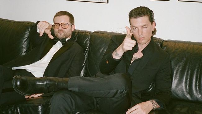 Lirik Lagu (Saturday Night) 3:22 A.M - LANY